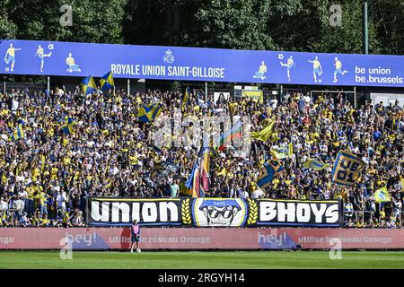 Bruxelles, Belgique. 12 août 2023. Les supporters de l'Union photographiés avant un match de football entre la Royale Union Saint-Gilloise et l'OH Leuven, samedi 12 août 2023 à Bruxelles, le jour 3/30 de la 2023-2024 'Jupiler Pro League' première division du championnat belge. BELGA PHOTO TOM GOYVAERTS crédit : Belga News Agency/Alamy Live News Banque D'Images