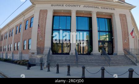 Burke County, GA États-Unis - 03 16 23 : Downtown Waynesboro Courthouse avant extérieur Banque D'Images