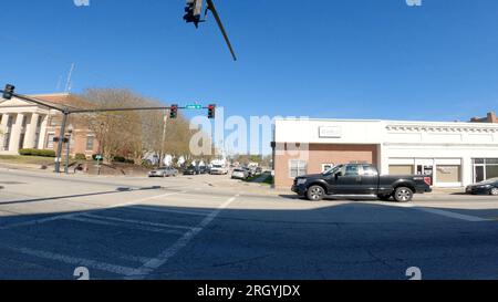 Burke County, GA États-Unis - 03 16 23 : Downtown Waynesboro traffic Small Town USA Banque D'Images