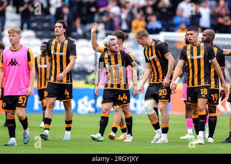 Les joueurs de Hull City célèbrent à temps plein lors du Sky Bet Championship Match Hull City vs Sheffield Wednesday au MKM Stadium, Hull, Royaume-Uni, le 12 août 2023 (photo Ryan Crockett/News Images) Banque D'Images