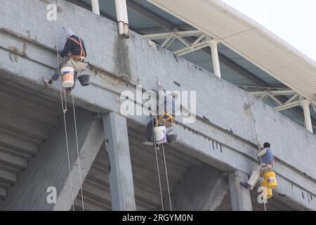 Avellaneda, Buenos Aires, Argentine. 25e. Septembre 2013. Travaux de peinture au Presidente Peron Stadium du Racing Club de Avellaneda.. Crédit : Fabide Banque D'Images