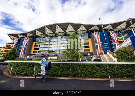 Le jockey Olivier Peslier lors de la journée Dubai Duty Free Shergar Cup à l’hippodrome d’Ascot. Date de la photo : Samedi 12 août 2023. Banque D'Images