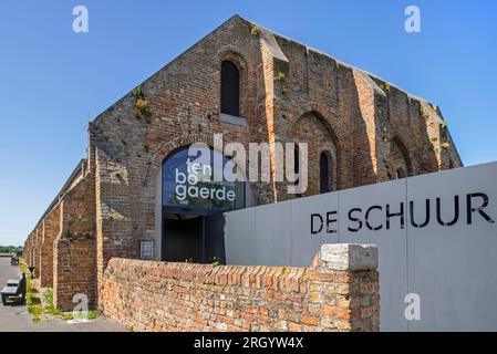 13e siècle grange monastique / grange abbatiale Ten Bogaerde, aujourd'hui musée d'art moderne et centre des arts de Schuur à Koksijde / Coxyde, Flandre Occidentale, Belgique Banque D'Images