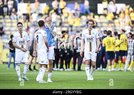 Bruxelles, Belgique. 12 août 2023. Ewoud Pletinckx de l'OHL semble abattu après un match de football entre la Royale Union Saint-Gilloise et l'OH Leuven, samedi 12 août 2023 à Bruxelles, le jour 3/30 de la première division du championnat belge 'Jupiler Pro League' 2023-2024. BELGA PHOTO TOM GOYVAERTS crédit : Belga News Agency/Alamy Live News Banque D'Images
