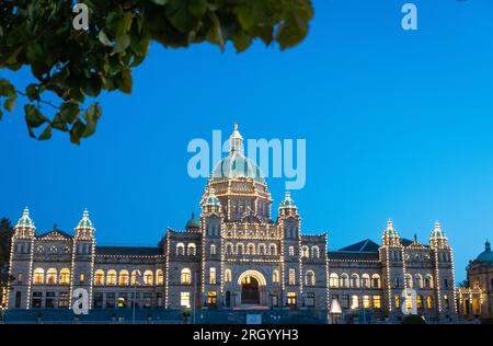 Le Parlement de la Colombie-Britannique illuminé la nuit, Victoria, Canada Banque D'Images