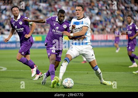 ZWOLLE - (lr) a déclaré Bakari de Sparta Rotterdam, Younes Namli de PEC Zwolle lors du match de première ligue néerlandaise entre PEC Zwolle et Sparta Rotterdam au stade MAC3Park le 12 août 2023 à Zwolle, pays-Bas. ANP GERRIT VAN COLOGNE Banque D'Images