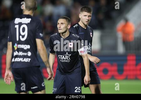 Liège, Belgique. 12 août 2023. Les joueurs de Liège semblent déprimés après un match de football entre le RFC Liège et Dender EH, samedi 12 août 2023 à Liège, le jour 1/30 de la 2023-2024 'Challenger Pro League' deuxième division du championnat belge. BELGA PHOTO BRUNO FAHY crédit : Belga News Agency/Alamy Live News Banque D'Images