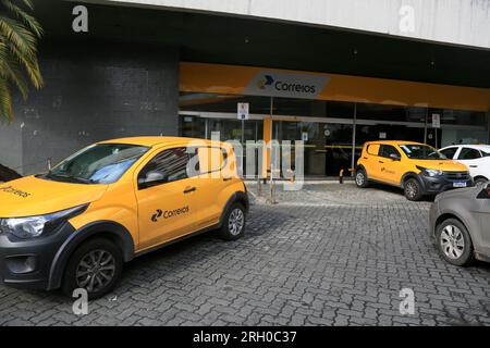 salvador, bahia, brésil - 11 août 2023 : façade d'un bureau de poste - Correios - dans la ville de Salvador. Banque D'Images