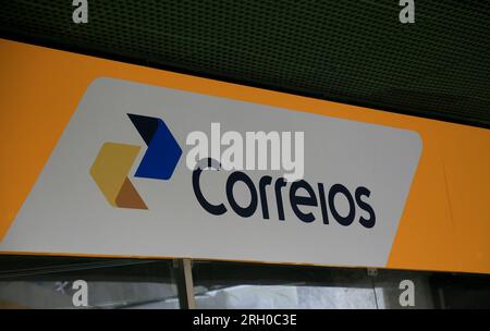 salvador, bahia, brésil - 11 août 2023 : façade d'un bureau de poste - Correios - dans la ville de Salvador. Banque D'Images