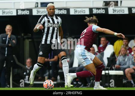 Newcastle le samedi 12 août 2023. Joelinton de Newcastle United affrontera Matty Cash d'Aston Villa lors du match de Premier League entre Newcastle United et Aston Villa à St. James's Park, Newcastle le samedi 12 août 2023. (Photo : Michael Driver | MI News) crédit : MI News & Sport / Alamy Live News Banque D'Images