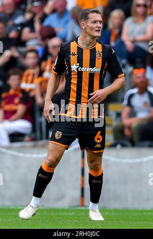 Hull, Royaume-Uni. 28 juillet 2023. Sean McLoughlin de Hull City lors du Sky Bet Championship Match Hull City vs Sheffield Wednesday au MKM Stadium, Hull, Royaume-Uni, le 12 août 2023 (photo Ryan Crockett/News Images) à Hull, Royaume-Uni le 7/28/2023. (Photo de Ryan Crockett/News Images/Sipa USA) crédit : SIPA USA/Alamy Live News Banque D'Images