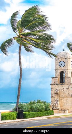 Palm Beach, Floride, États-Unis - 14 septembre 2019 : tour de l'horloge Worth Avenue en Floride, États-Unis Banque D'Images