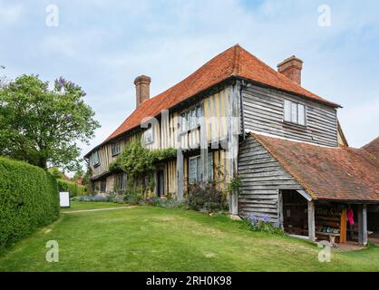 Timbered Smallhythe place, maison de campagne du début du 16e siècle de l'actrice victorienne Ellen Terry, Small Hythe, près de Tenterden, Kent Banque D'Images