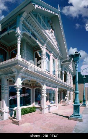 Magasins sur Bridgeway Promenade, Sausalito, California, USA Banque D'Images