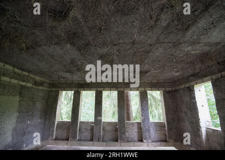 Bâtiment en béton de plain-pied, appelé Kasyno, sur le terrain partie du complexe Osowka du projet Riese à Gluszyca, Pologne. En 1943, l'Allemagne nazie a commencé Banque D'Images