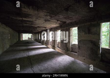 Bâtiment en béton de plain-pied, appelé Kasyno, sur le terrain partie du complexe Osowka du projet Riese à Gluszyca, Pologne. En 1943, l'Allemagne nazie a commencé Banque D'Images