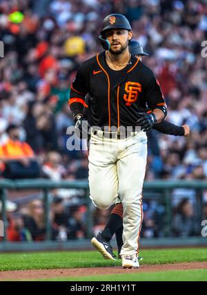 San Francisco, États-Unis. Août 12 2023 San Francisco CA, États-Unis le joueur de terrain droit de San Francisco Michael Conforto (8) frappe un homer en solo sur le terrain droit pendant un match de MLB entre les Texas Rangers et les Giants de San Francisco à Oracle Park San Francisco Calif. Thurman James/CSM crédit : CAL Sport Media/Alamy Live News Banque D'Images