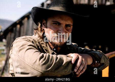 LUKE GRIMES À YELLOWSTONE (2018), DIRIGÉ PAR GUY FERLAND, JOHN DAHL, STEPHEN T. KAY ET TAYLOR SHERIDAN.Crédit: LINSON ENTERTAINMENT / Album Banque D'Images