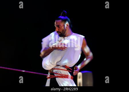 11 août 2023, Madrid, Madrid, Espagne : le bailaor Eduardo Guerrero (Cadix, 1983), est vu sur scène lors de la présentation de son spectacle 'Guerrero' (de son nom en espagnol), dans la 39e édition de Veranos de la Villa, au Centre culturel Conde Duque. Le bailaor (danseur de flamenco), met sur son nouveau spectacle, 'Guerrero', qui porte son nom polysémique comme titre et qui suit une carrière qui a commencé quand il n'était qu'un enfant et avec des spectacles comme 'de Dolores' ou 'El callejon de los pecados'. Escorté par le chant de Pasion Vega et avec les guitares de Javier IbaÃ±ez et Benito Bernayo, Eduar Banque D'Images