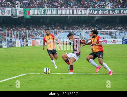 Kolkata, Inde. 12 août 2023. East Bengal FC a battu Mohunbagan Super Giant 1-0 dans Durand Cup Group League Match-2023 Kolkata Derby avec le score solitaire de Nandhakumar Sekar (maillot no-11) lors de la 2e moitié du match du 12 août 2023 au VYBK Stadium (image de crédit : © Amlan Biswas/Pacific Press via ZUMA Press Wire) USAGE ÉDITORIAL UNIQUEMENT! Non destiné à UN USAGE commercial ! Banque D'Images