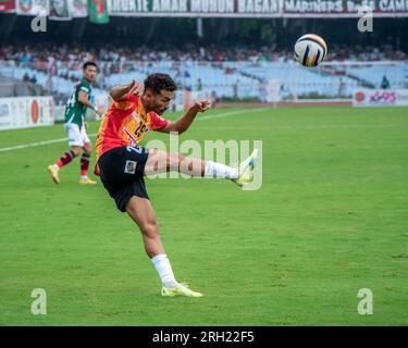 Kolkata, Inde. 12 août 2023. East Bengal FC a battu Mohunbagan Super Giant 1-0 dans Durand Cup Group League Match-2023 Kolkata Derby avec le score solitaire de Nandhakumar Sekar (maillot no-11) lors de la 2e moitié du match du 12 août 2023 au VYBK Stadium (image de crédit : © Amlan Biswas/Pacific Press via ZUMA Press Wire) USAGE ÉDITORIAL UNIQUEMENT! Non destiné à UN USAGE commercial ! Banque D'Images