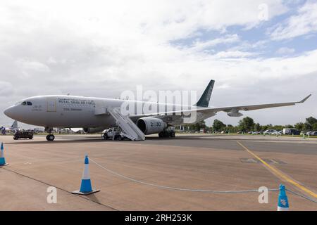 Un Airbus A330 Multi Role Tanker transport de la Royal Saudi Air Force au Royal International Air Tattoo de 2023 Banque D'Images