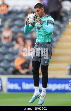 Hull, Royaume-Uni. 12 août 2023. Sheffield Wednesday Goalkeeper Devis Vasquez (36 ans) s'est échauffé pendant le match de championnat Hull City FC vs Sheffield Wednesday FC EFL au MKM Stadium, Hull, Royaume-Uni le 12 août 2023 Credit : Every second Media/Alamy Live News Banque D'Images