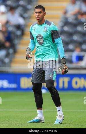 Hull, Royaume-Uni. 12 août 2023. Sheffield Wednesday Goalkeeper Devis Vasquez (36 ans) s'est échauffé pendant le match de championnat Hull City FC vs Sheffield Wednesday FC EFL au MKM Stadium, Hull, Royaume-Uni le 12 août 2023 Credit : Every second Media/Alamy Live News Banque D'Images