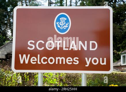 Bienvenue en Écosse signe à la frontière écossaise à Berwick, Berwickshire, Écosse Banque D'Images