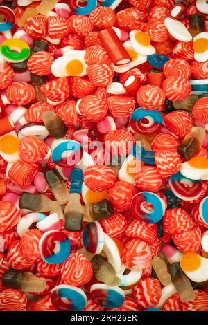Savoureux mélange de bonbons colorés en gelée. Une délicieuse marmelade. Banque D'Images