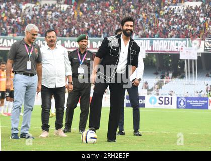 Kolkata, Inde. 13 août 2023. L'actrice Vicky Kaushal assiste au Vivekananda Yuba Bharati Krirangan de Kolkata pour assister au plus grand derby d'Asie entre le Bengale oriental et Mohun Bagan. (Photo de Sayantan Chakraborty/Pacific Press) crédit : Pacific Press Media production Corp./Alamy Live News Banque D'Images