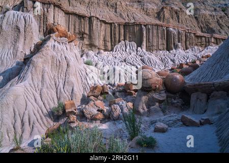 Des formations fascinantes connues sous le nom de concrétions de boulets de canon dans l’unité nord du parc national Theodore Roosevelt Banque D'Images