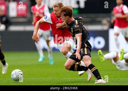 ALKMAAR - (lr) Dani de Wit de AZ Alkmaar, Xander Blomme de Go Ahead Eagles lors du match de championnat néerlandais entre AZ Alkmaar et Go Ahead Eagles au stade AFAS le 13 août 2023 à Alkmaar, pays-Bas. ANP ED VAN DE POL Banque D'Images