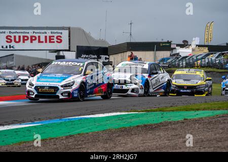 Dunfermline, Royaume-Uni. 13 août 2023. BTCC Knockhill Race 1 lors du British Touring car Championship au circuit de course de Knockhill, Dunfermline, Écosse, le 13 août 2023. Photo de Chris Williams. Usage éditorial uniquement, licence requise pour un usage commercial. Aucune utilisation dans les Paris, les jeux ou les publications d'un seul club/ligue/joueur. Crédit : UK Sports pics Ltd/Alamy Live News Banque D'Images