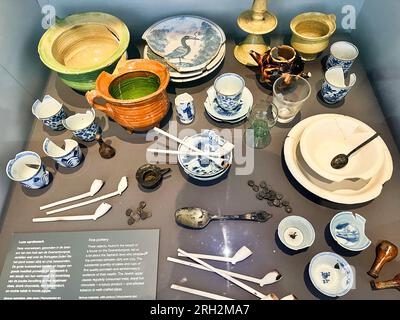 Amsterdam, pays-Bas. 6 août 2023. Divers objets anciens dans les expositions du Musée historique juif. Photo de haute qualité Banque D'Images