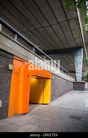 Passage souterrain de Porteus Road et Flyover de Paddington Basin, West London Banque D'Images