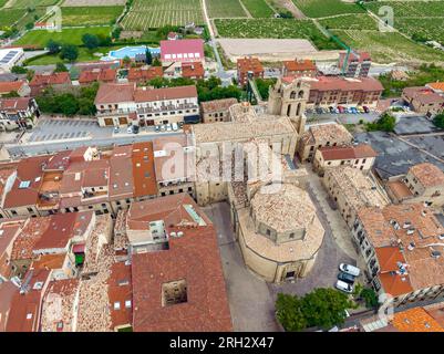 Vue aérienne à l'église de San Juan Bautista à Laguardia, Espagne nommé belle ville Banque D'Images