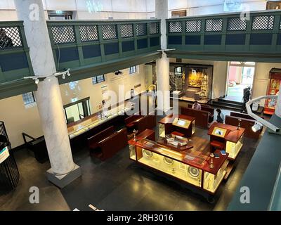 Amsterdam, pays-Bas. 6 août 2023. Divers objets anciens dans les expositions du Musée historique juif. Photo de haute qualité Banque D'Images