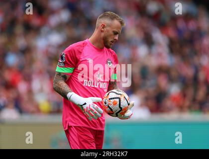 Brentford, Londres, Royaume-Uni. 13 août 2023 ; Gtech Community Stadium, Brentford, Londres, Angleterre; premier League football, Brentford contre Tottenham Hotspur ; gardien Mark Flekken de Brentford crédit : action plus Sports Images/Alamy Live News Banque D'Images