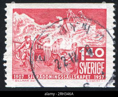 SUÈDE - CIRCA 1957 : timbre imprimé par la Suède, montre Ship in Distress et Lifeboat, circa 1957 Banque D'Images