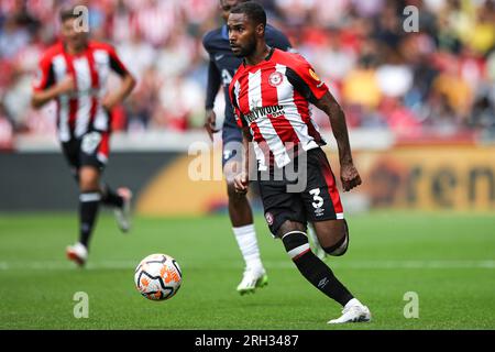 Brentford le dimanche 20 août 2023. Rico Henry de Brentford sur le ballon lors du match de Premier League entre Brentford et Tottenham Hotspur au Gtech Community Stadium, Brentford le dimanche 20 août 2023. (Photo : Tom West | MI News) crédit : MI News & Sport / Alamy Live News Banque D'Images