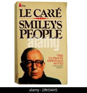 John le Carre - le peuple de Smiley. Livre, configuration Studio Banque D'Images