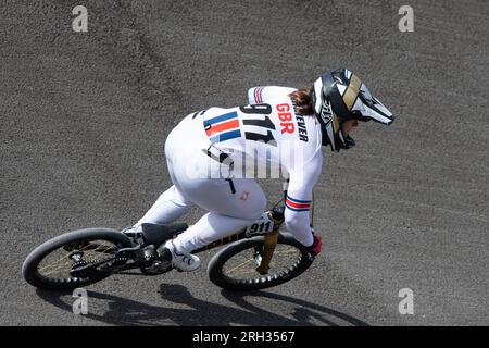 Glasgow BMX Centre, Glasgow, Écosse, Royaume-Uni. 13 août 2023. Finale élite féminine des Championnats du monde de cyclisme UCI BMX Racing - Bethany Shriever du GB remporte l'or crédit : Kay Roxby/Alamy Live News Banque D'Images