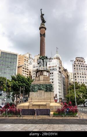 Monument de gloire immortelle aux fondateurs de Sao Paulo à Pateo do Collegio à Sao Paulo au Brésil Banque D'Images