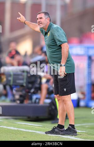Salerne, Italie. 13 août 2023. Cristiano Lucarelli entraîneur-chef de Ternana Calcio fait des gestes lors du match de Coppa Italia entre l'US Salernitana et Calcio au Stadio Arechi le 13 août 2023 à Salerne, en Italie. Crédit : Giuseppe Maffia/Alamy Live News Banque D'Images