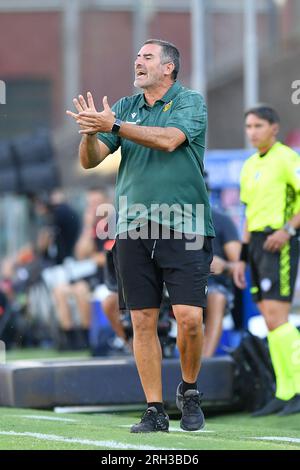 Salerne, Italie. 13 août 2023. Cristiano Lucarelli entraîneur-chef de Ternana Calcio fait des gestes lors du match de Coppa Italia entre l'US Salernitana et Calcio au Stadio Arechi le 13 août 2023 à Salerne, en Italie. Crédit : Giuseppe Maffia/Alamy Live News Banque D'Images