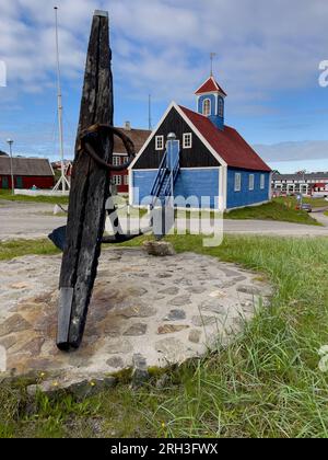 Groenland occidental, municipalité de Qeqqata, Sisimiut. Sisimiut Museum alias Sisimiut Katersugaasiviat. Église Blue Bethel (Bethlkirken). Banque D'Images