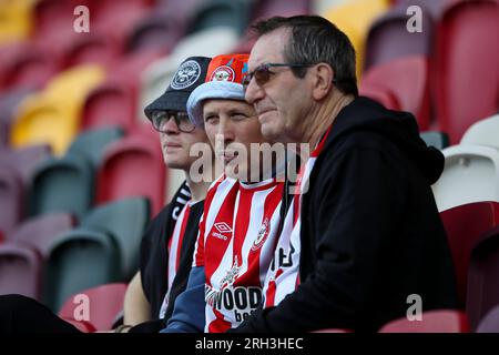 Brentford le dimanche 20 août 2023. Les fans de Brentford dans la foule lors du match de Premier League entre Brentford et Tottenham Hotspur au Gtech Community Stadium, Brentford, le dimanche 20 août 2023. (Photo : Tom West | MI News) crédit : MI News & Sport / Alamy Live News Banque D'Images