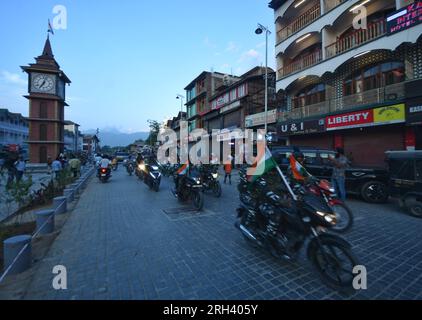 13 août 2023, Srinagar, Jammu-et-Cachemire, Inde : des officiers et des soldats de la Force paramilitaire de police centrale de réserve indienne (CRPF) participent à un rassemblement à moto dans le cadre des célébrations marquant le 77e anniversaire de l'indépendance indienne lors de la campagne 'Meri Maati Mera Desh' (mon sol, mon pays) à Srinagar. L’Inde célébrera le 77e anniversaire de son indépendance de la domination britannique le 15 août. (Image de crédit : © Mubashir Hassan/Pacific Press via ZUMA Press Wire) USAGE ÉDITORIAL SEULEMENT! Non destiné à UN USAGE commercial ! Banque D'Images