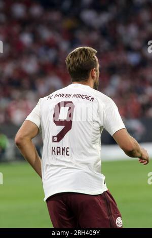 MUNICH, Allemagne. , . Harry KANE d'Angleterre, maintenant le numéro 9 du FC Bayern Muenchen est un joueur nouvellement signé, attaquant dans son premier match pour son nouveau club, vu ici lors du match de Supercup football entre le FC Bayern Muenchen et RB LEIPZIG à l'Allianz Arena de Munich en 12. AOÛT 2023, Allemagne. Kane pendant la seconde moitié du match. DFL, Fussball, 0:3 (photo et copyright @ ATP images/Arthur THILL (THILL Arthur/ATP/SPP) crédit : SPP Sport Press photo. /Alamy Live News Banque D'Images